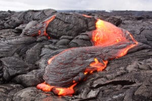 Le basalte est une poudre de roche volcanique provenant de coulées de lave