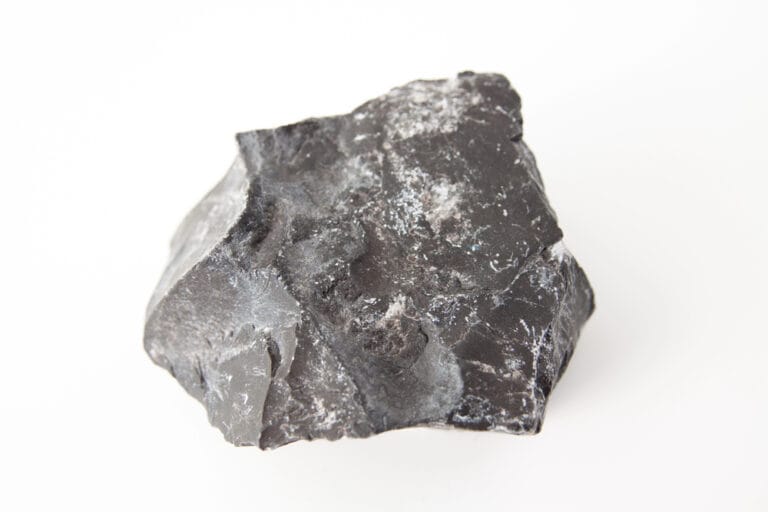 Basalte, une roche volcanique utile comme amendement naturel au jardin en biodynamie.