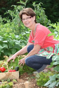 Jardinière au potager bio
