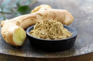 gingembre frais et gingembre moulu pour la cuisine